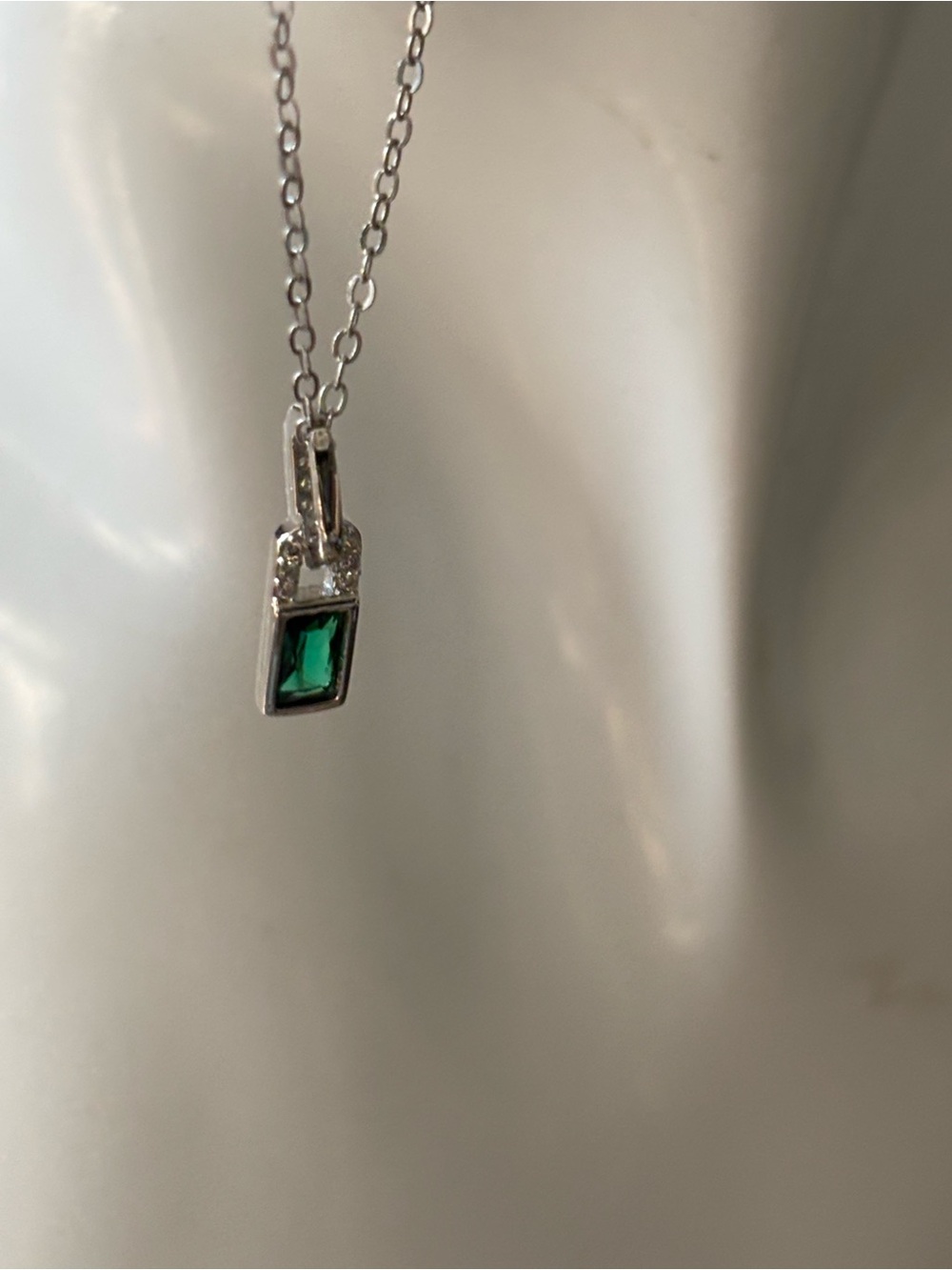 S925 Emerald zircon mini tiny rectangle bling Pendant Necklace BNWT